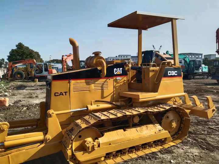 Original Japan Used Caterpillar D3C Crawler Bulldozer For sale - Buldožer: slika 3 Original Japan Used Caterpillar D3C Crawler Bulldozer For sale - Buldožer: slika 3