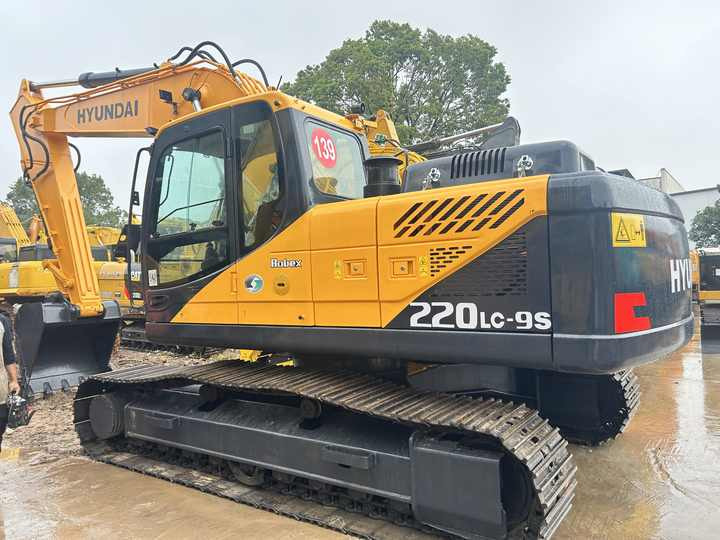Second-hand second hand used hyundai 220 lc 9s 220lc used machine excavator - Bager guseničar: slika 2 Second-hand second hand used hyundai 220 lc 9s 220lc used machine excavator - Bager guseničar: slika 2
