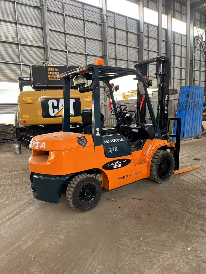 Toyota FD30 Forklift - Dizel viljuškar: slika 5 Toyota FD30 Forklift - Dizel viljuškar: slika 5