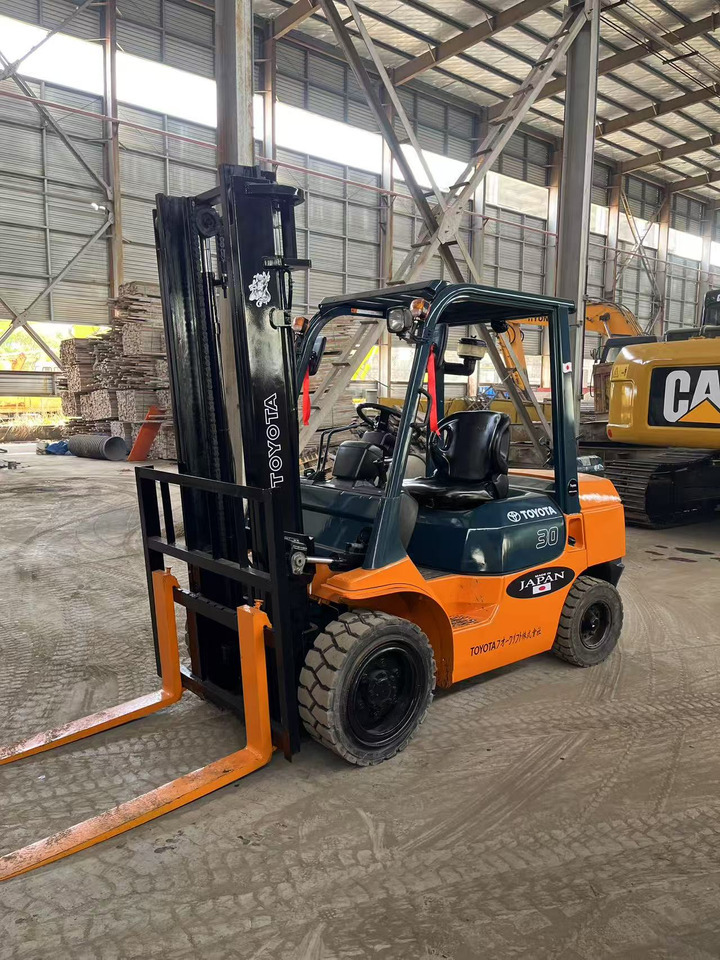 Toyota FD30 Forklift - Dizel viljuškar: slika 2 Toyota FD30 Forklift - Dizel viljuškar: slika 2