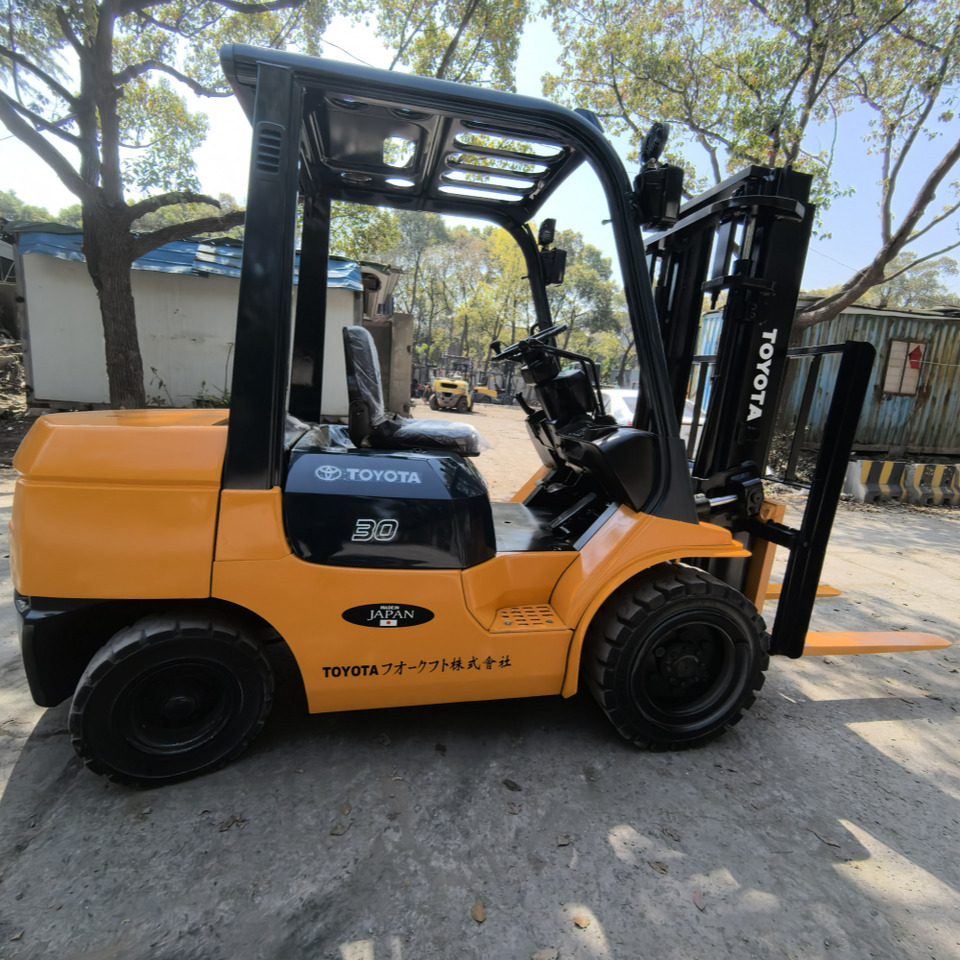 Toyota FD30 Forklift - Dizel viljuškar: slika 2 Toyota FD30 Forklift - Dizel viljuškar: slika 2