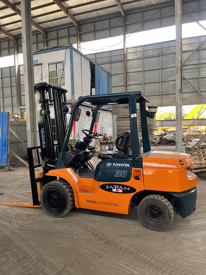Toyota FD30 Forklift - Dizel viljuškar: slika 3 Toyota FD30 Forklift - Dizel viljuškar: slika 3