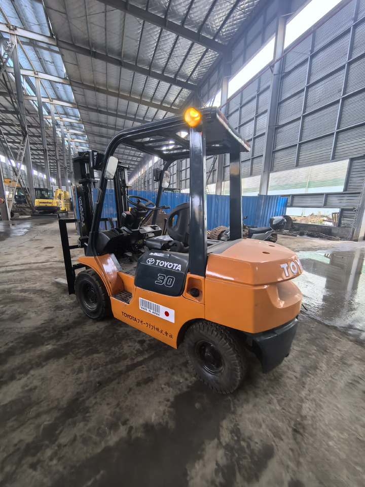 Toyota FD30 forklift - Dizel viljuškar: slika 5 Toyota FD30 forklift - Dizel viljuškar: slika 5