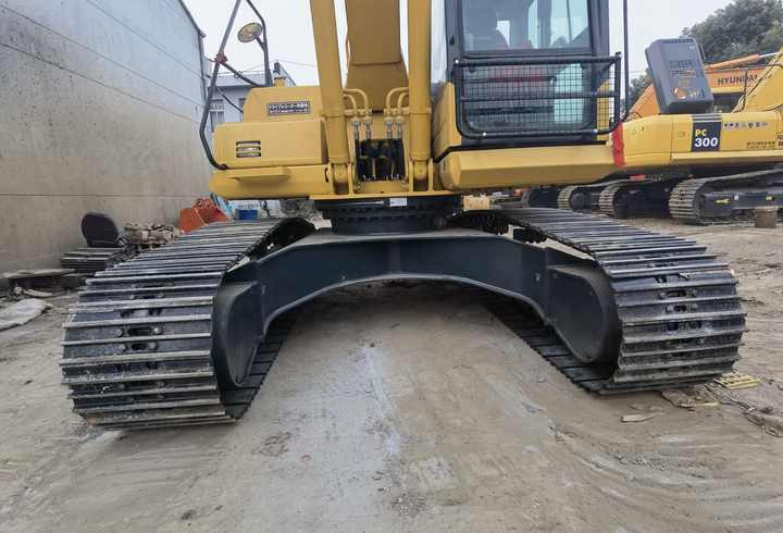 Used Komatsu Excavator machine japan komatsu PC200-8 PC220-8 hydraulic crawler used excavator - Bager guseničar: slika 2 Used Komatsu Excavator machine japan komatsu PC200-8 PC220-8 hydraulic crawler used excavator - Bager guseničar: slika 2