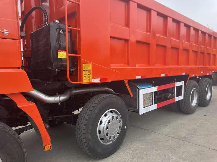 Used Shacman F3000 8X4 Dump Truck - Istovarivač: slika 4 Used Shacman F3000 8X4 Dump Truck - Istovarivač: slika 4