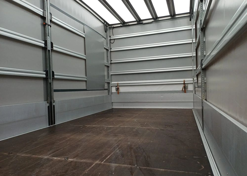 Dostavno vozilo sa ceradom MAN TGE 10 PALET zaw.poduszki 2021r EURO 6: slika 18 Dostavno vozilo sa ceradom MAN TGE 10 PALET zaw.poduszki 2021r EURO 6: slika 18