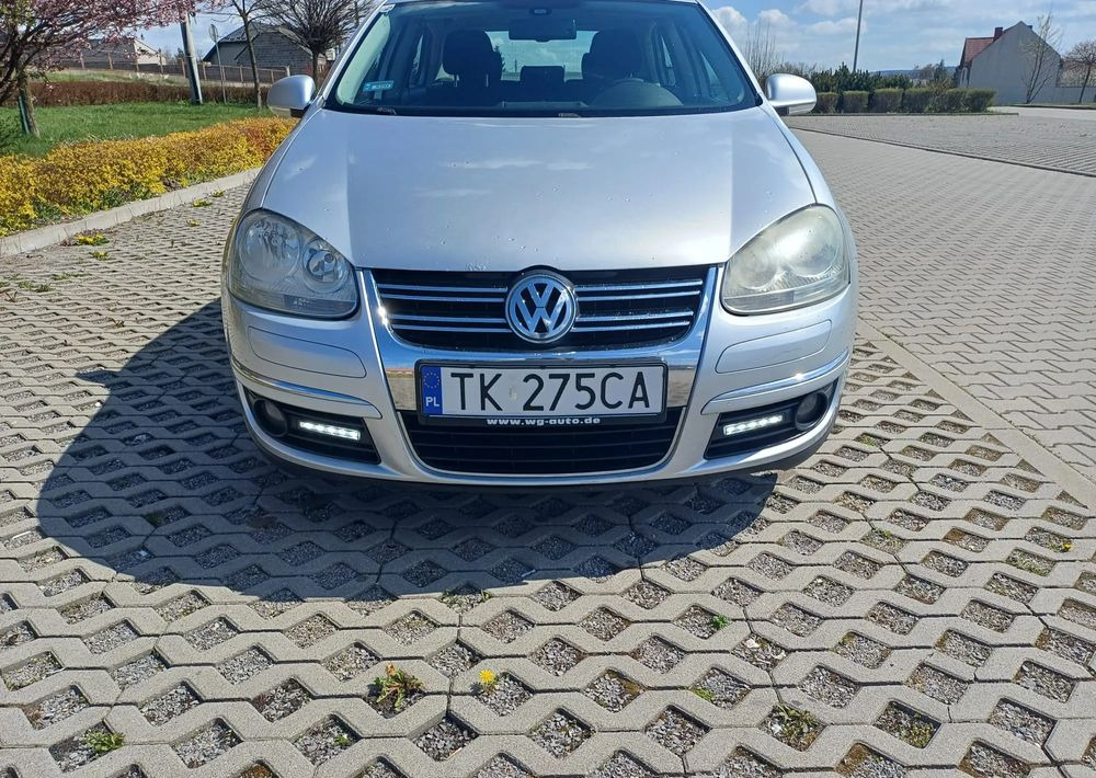 Volkswagen Jetta 2.0 TDI DPF Comfortline - Limuzina: slika 2 Volkswagen Jetta 2.0 TDI DPF Comfortline - Limuzina: slika 2