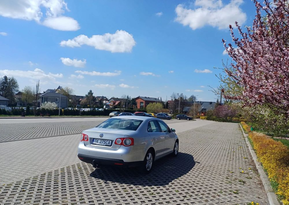 Volkswagen Jetta 2.0 TDI DPF Comfortline - Limuzina: slika 3 Volkswagen Jetta 2.0 TDI DPF Comfortline - Limuzina: slika 3