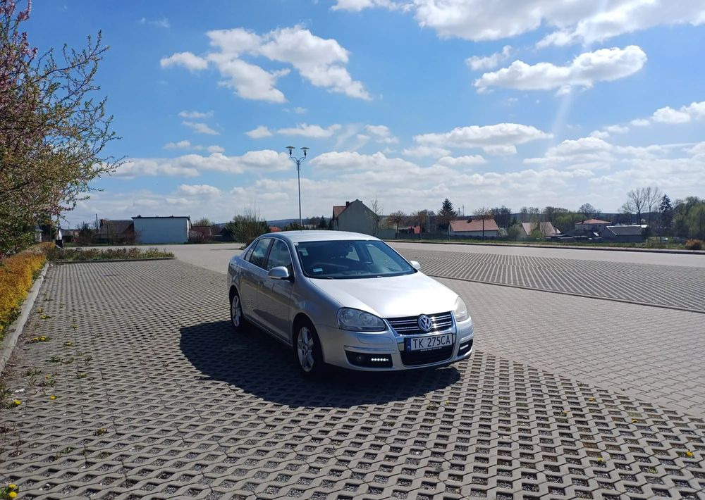 Volkswagen Jetta 2.0 TDI DPF Comfortline - Limuzina: slika 5 Volkswagen Jetta 2.0 TDI DPF Comfortline - Limuzina: slika 5