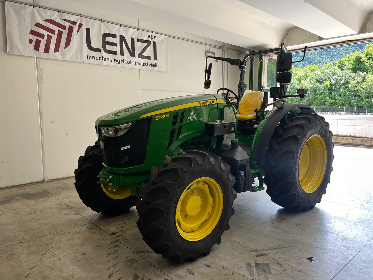 JOHN DEERE 5100 M - Traktor: slika 2 JOHN DEERE 5100 M - Traktor: slika 2