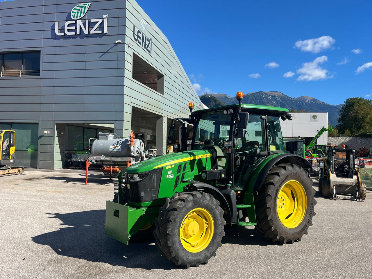 JOHN DEERE 5115M - Traktor: slika 1 JOHN DEERE 5115M - Traktor: slika 1