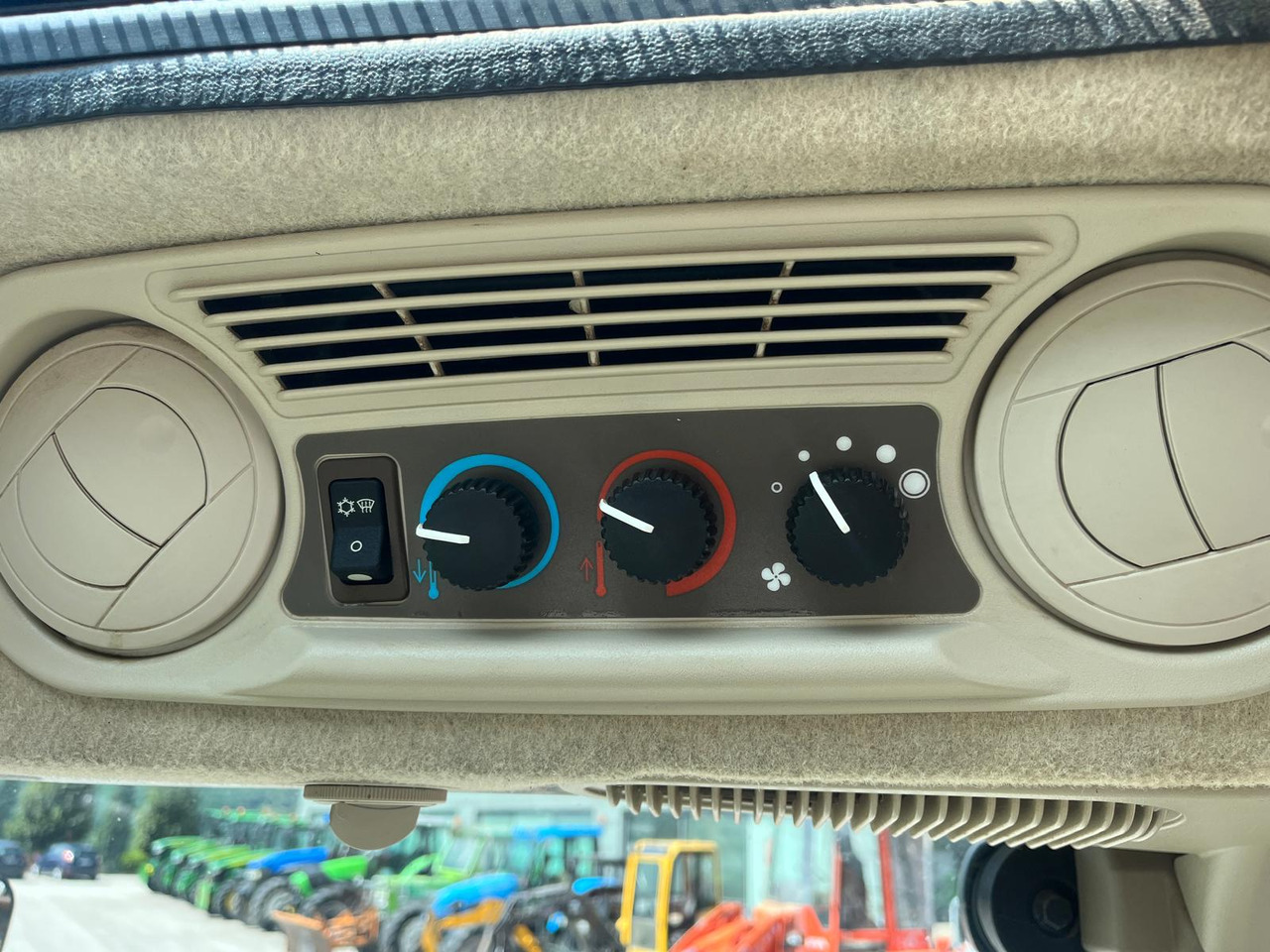 Traktor JOHN DEERE 5115R: slika 16