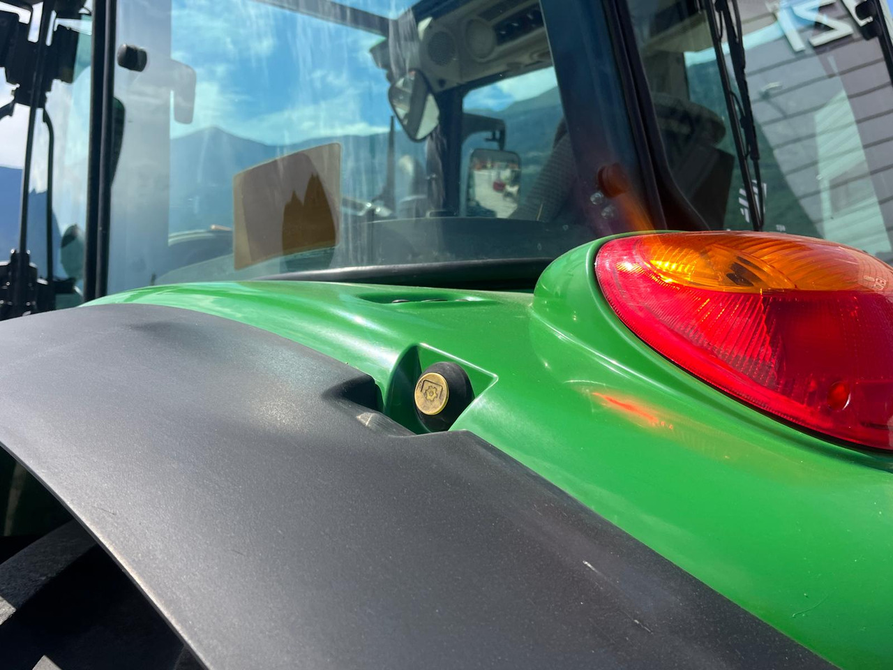 Traktor JOHN DEERE 5115R: slika 10