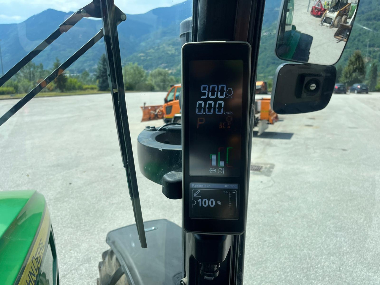 Traktor JOHN DEERE 5115R: slika 17