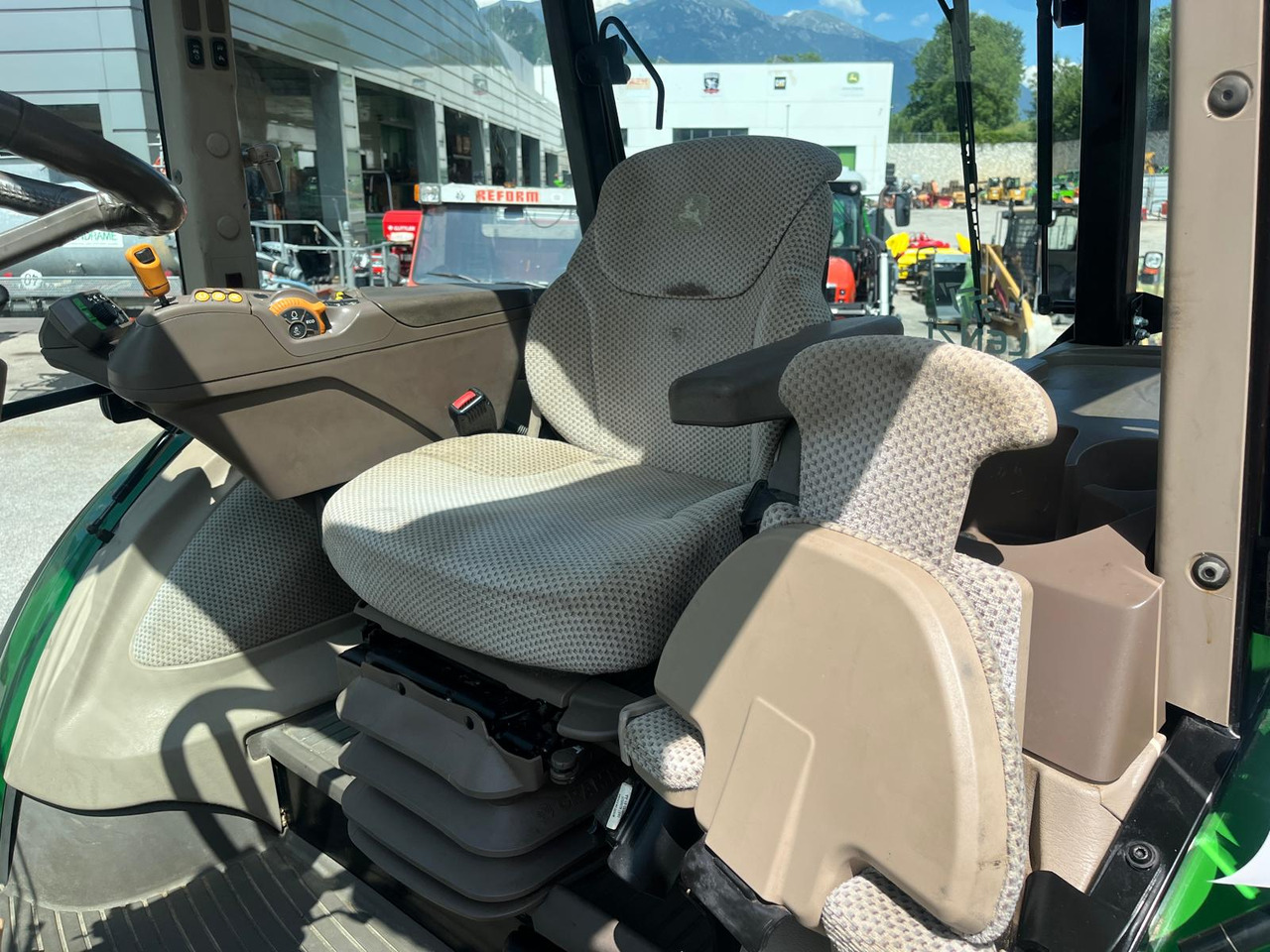 Traktor JOHN DEERE 5115R: slika 14