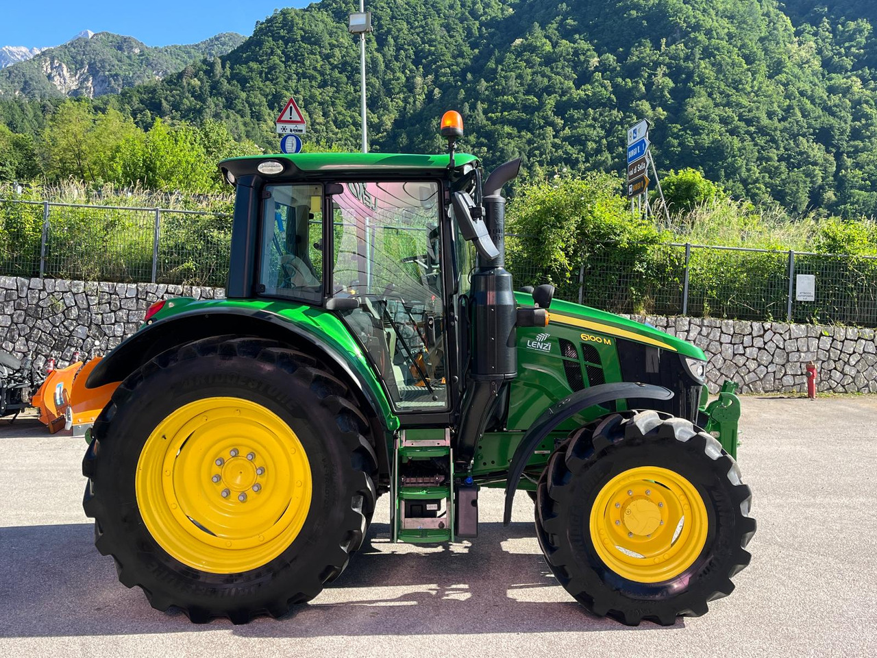 JOHN DEERE 6100M - Traktor: slika 5 JOHN DEERE 6100M - Traktor: slika 5