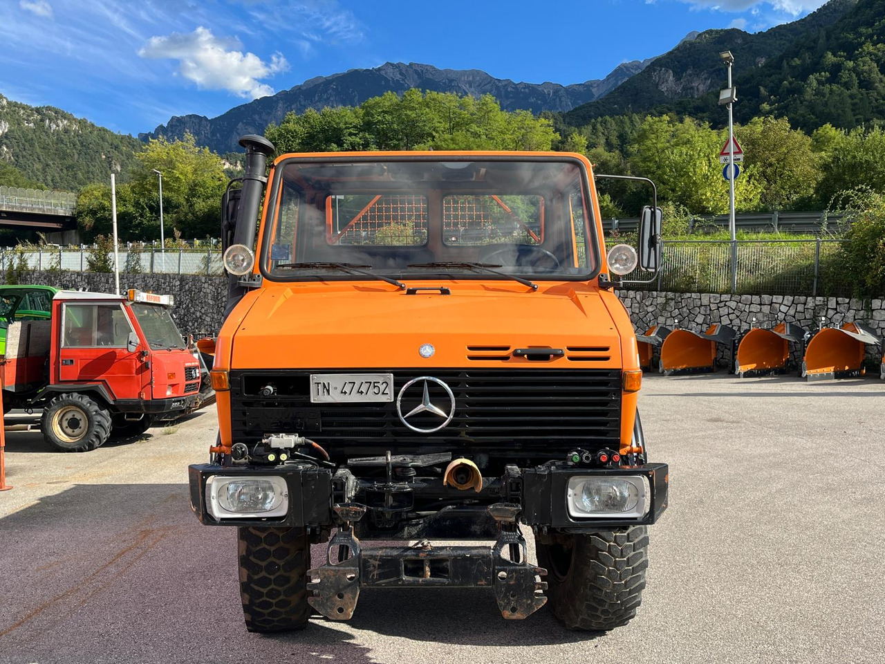 MERCEDES BENZ UNIMOG U1200 – 70 - Istovarivač: slika 3 MERCEDES BENZ UNIMOG U1200 – 70 - Istovarivač: slika 3