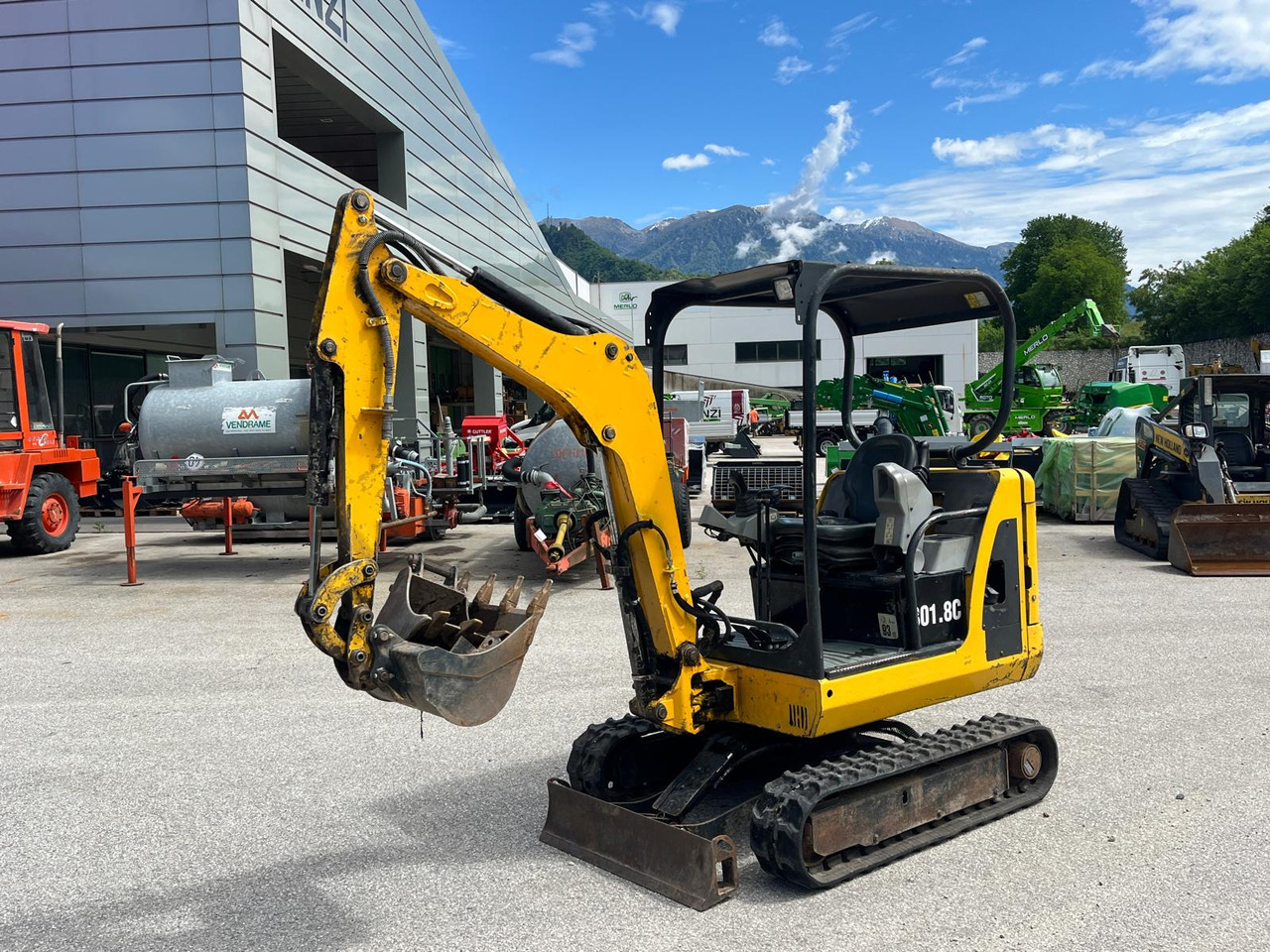 MINIESCAVATORE CAT 301.8 C - Mini bager: slika 2 MINIESCAVATORE CAT 301.8 C - Mini bager: slika 2