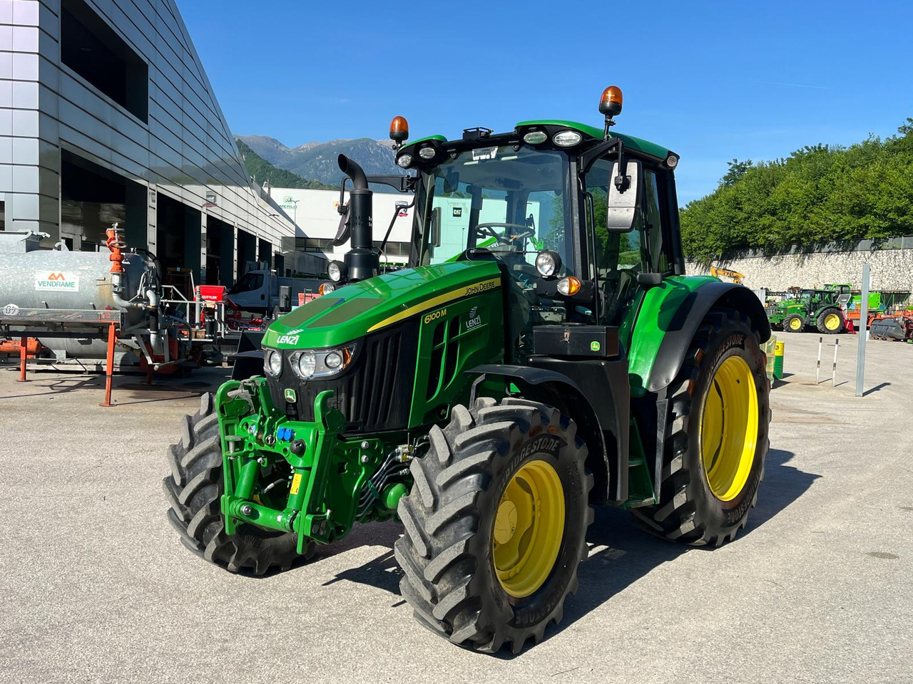TRATTORE JOHN DEERE 6100M - Traktor: slika 2 TRATTORE JOHN DEERE 6100M - Traktor: slika 2
