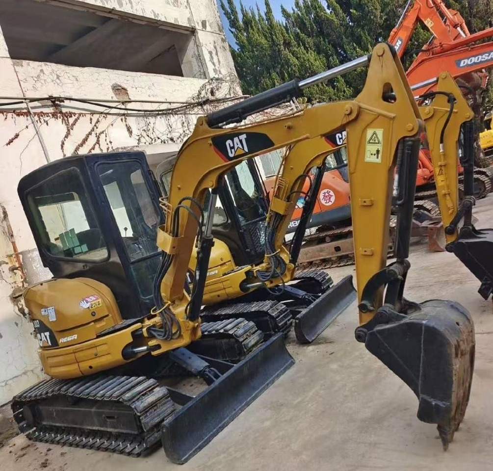 CAT 303 CR - Mini bager: slika 1 CAT 303 CR - Mini bager: slika 1