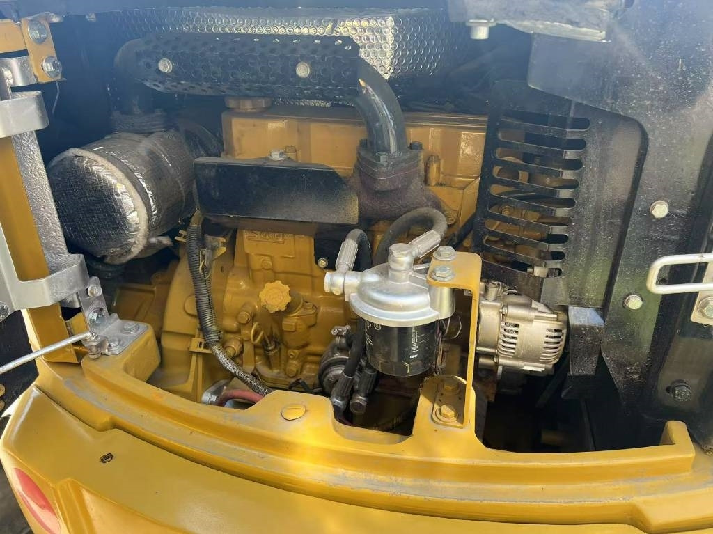 CAT 304 C CR - Mini bager: slika 2 CAT 304 C CR - Mini bager: slika 2