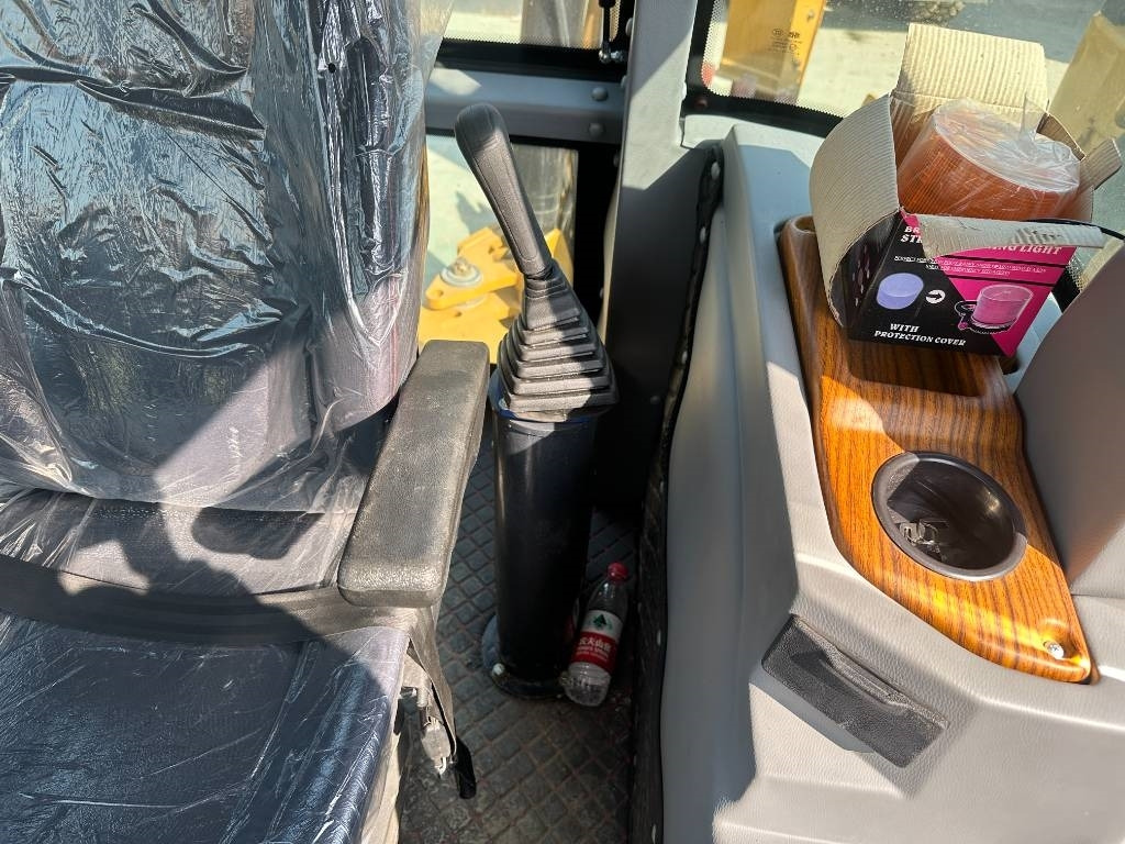 Bager utovarivač CAT 420 F ST: slika 12