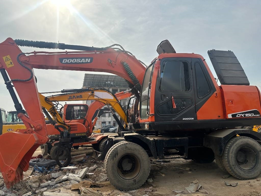Doosan 150 - Bager točkaš: slika 1 Doosan 150 - Bager točkaš: slika 1