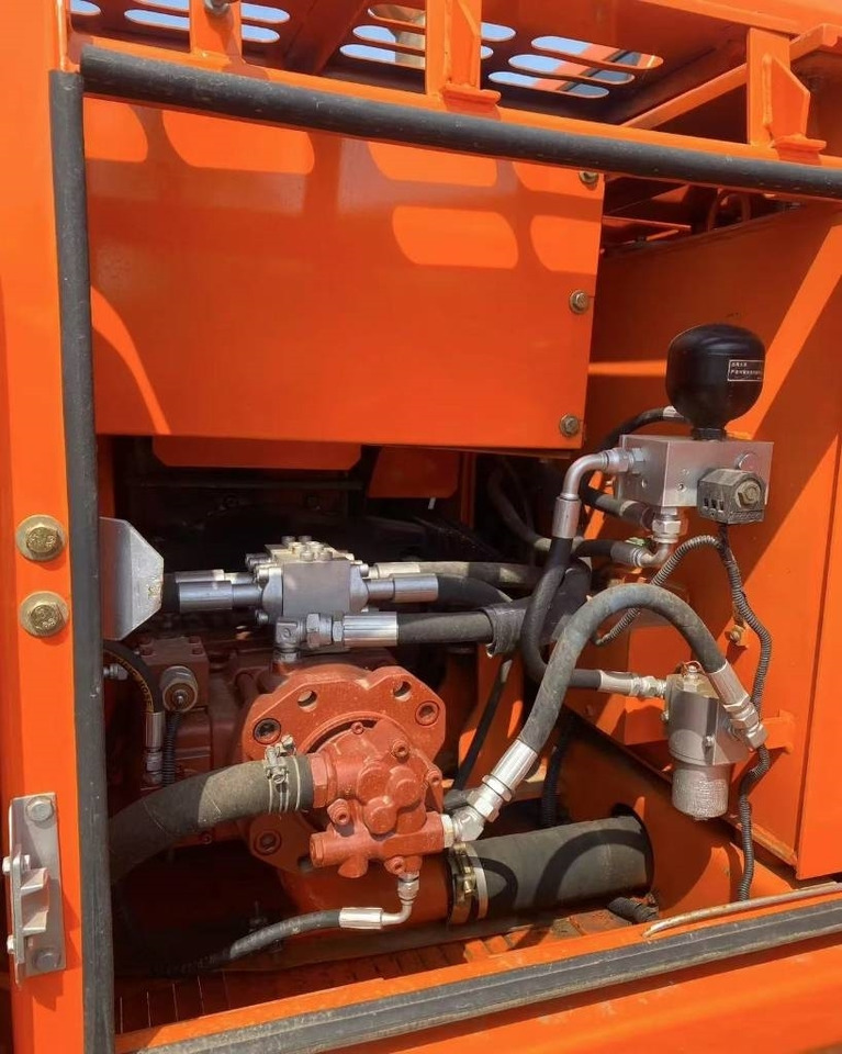 Doosan DH 150 - Bager guseničar: slika 3 Doosan DH 150 - Bager guseničar: slika 3