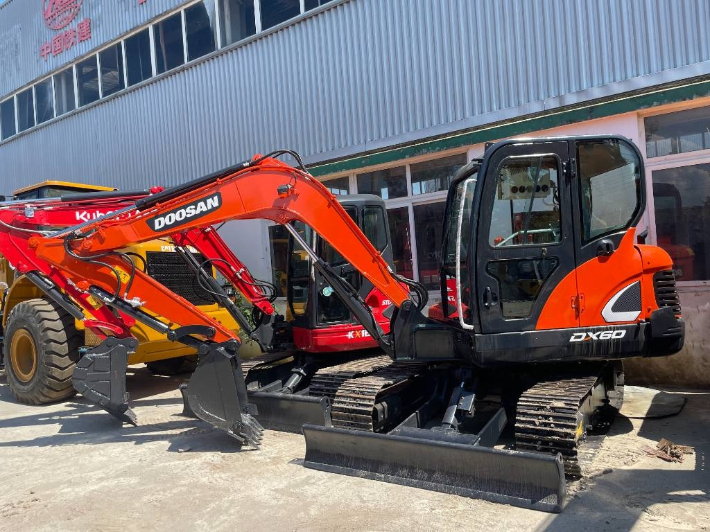 Doosan DX 60 - Bager guseničar: slika 1 Doosan DX 60 - Bager guseničar: slika 1