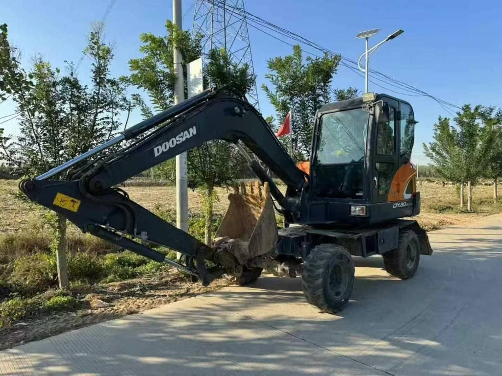 Doosan DX60W - Bager točkaš: slika 4 Doosan DX60W - Bager točkaš: slika 4