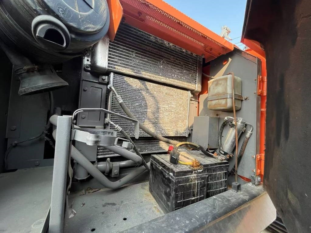 Hitachi ZX 160 - Bager guseničar: slika 2 Hitachi ZX 160 - Bager guseničar: slika 2