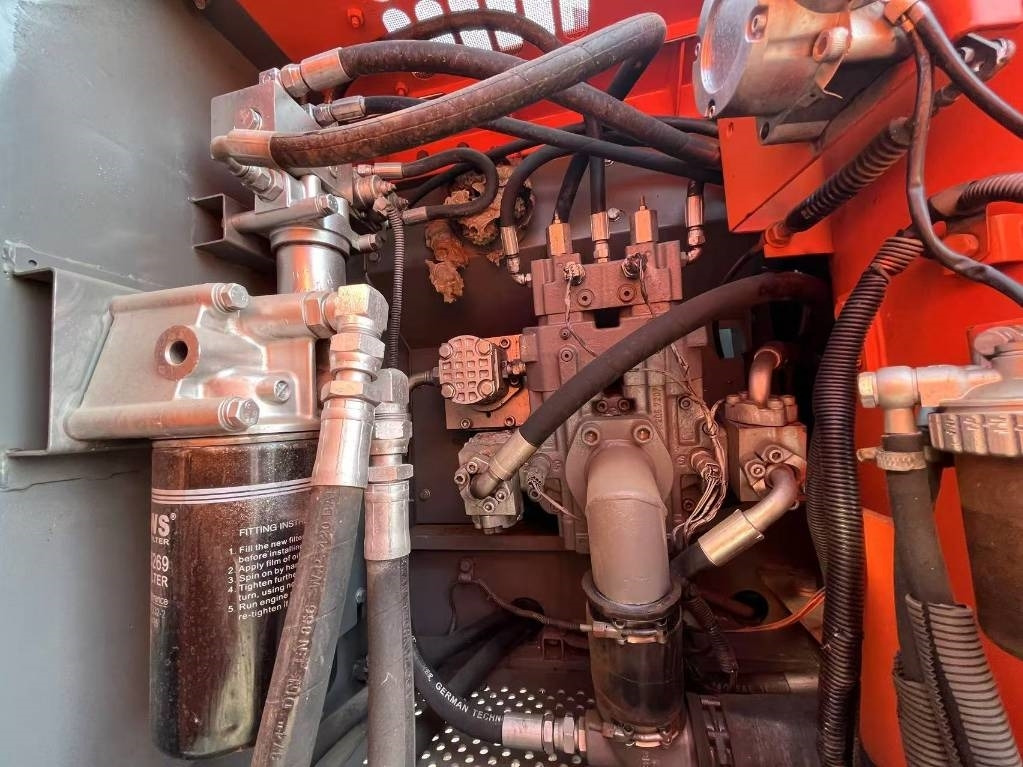 Hitachi ZX 160 - Bager guseničar: slika 4 Hitachi ZX 160 - Bager guseničar: slika 4