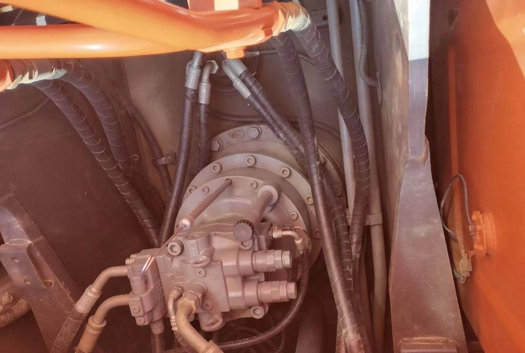 Hitachi ZX 240 - Bager guseničar: slika 5 Hitachi ZX 240 - Bager guseničar: slika 5