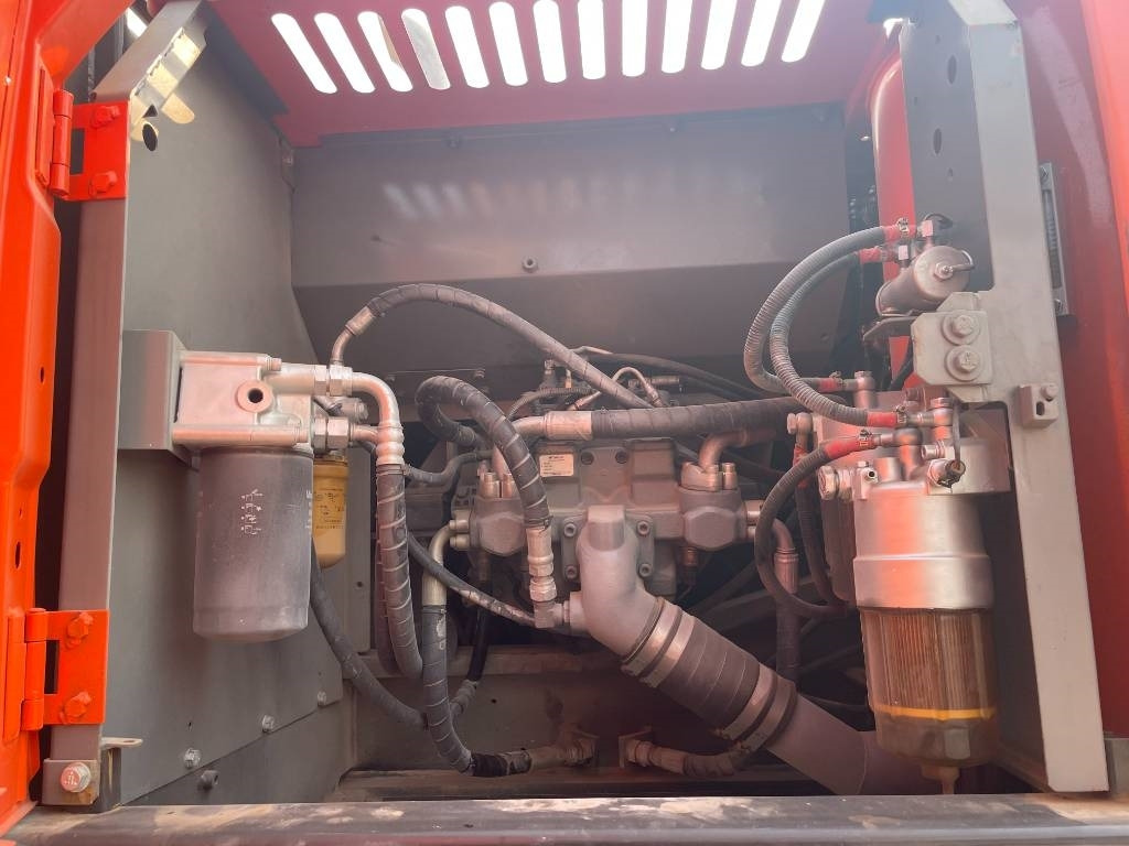 Hitachi ZX 240 - Bager guseničar: slika 2 Hitachi ZX 240 - Bager guseničar: slika 2