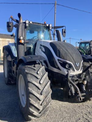 Valtra T154 VERSU - Traktor: slika 1 Valtra T154 VERSU - Traktor: slika 1