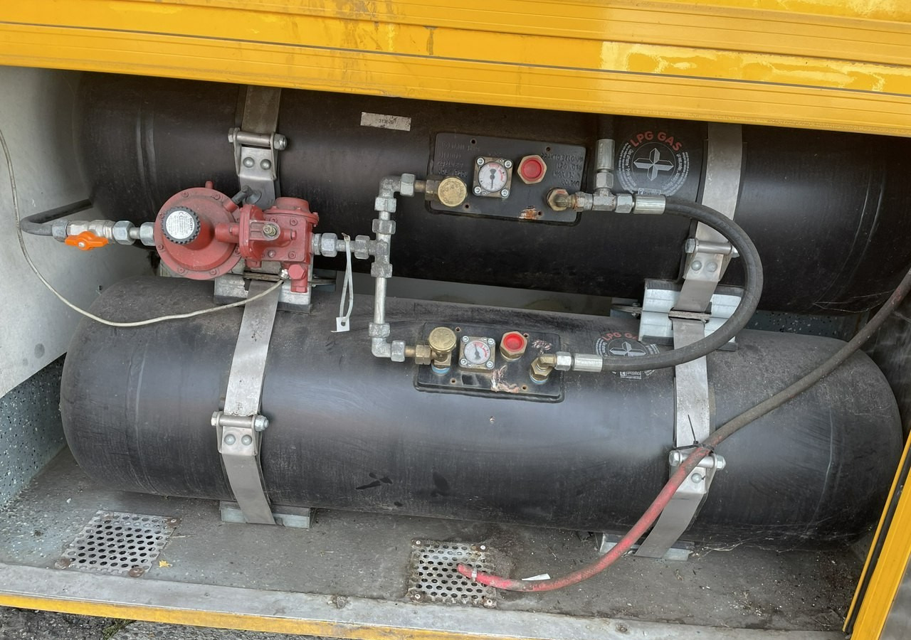 Hrana kamion Fiat Ducato Autosklep Autogrill Gastronomiczny Food Truck Foodtruck sklep bar20: slika 16 Hrana kamion Fiat Ducato Autosklep Autogrill Gastronomiczny Food Truck Foodtruck sklep bar20: slika 16