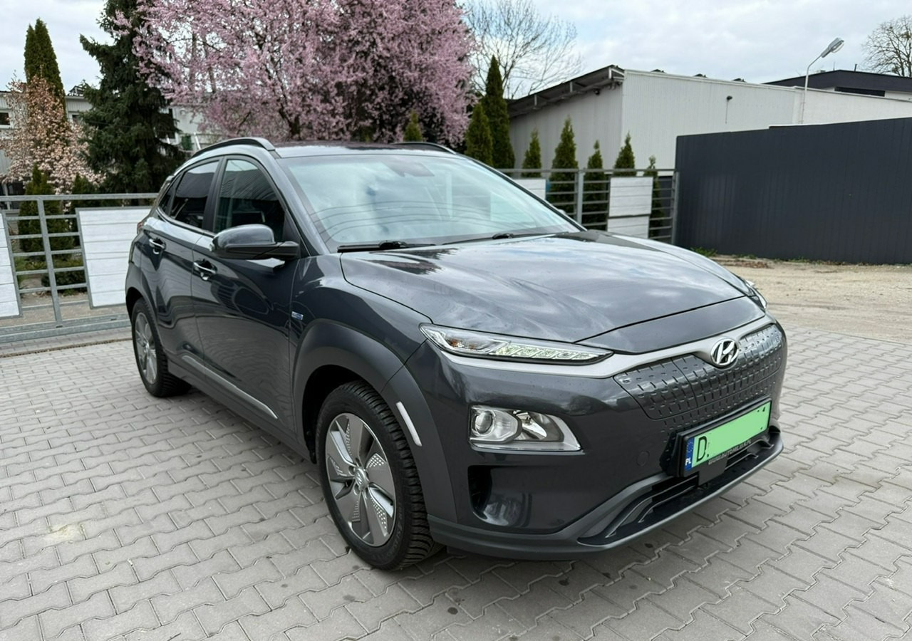 Hyundai Kona 100% elektryk Bogate wyposażenie DARMOWE Parkingi - 300KM zasięgu - Hečbek: slika 1 Hyundai Kona 100% elektryk Bogate wyposażenie DARMOWE Parkingi - 300KM zasięgu - Hečbek: slika 1