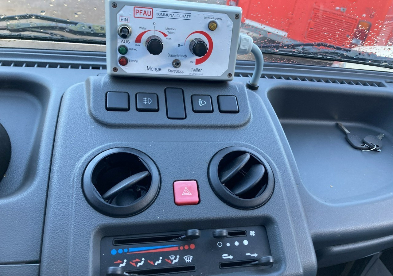 Inna Inny PFAU Piaggio Porter 4X4 Skrzynia odśnieżarka Pług 5655km 2012 Inna Inny PFAU Piaggio Porter 4X4 Skrzynia odśnieżarka Pług 5655km 2012: slika 8