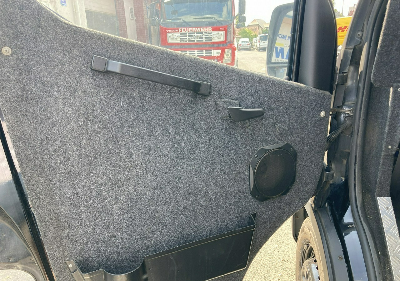 Iveco Daily Iveco 35-130 Bankowóz Kuloodporny Opanceżony pancerny 2015 - Kolekcionarsko vozilo: slika 3 Iveco Daily Iveco 35-130 Bankowóz Kuloodporny Opanceżony pancerny 2015 - Kolekcionarsko vozilo: slika 3