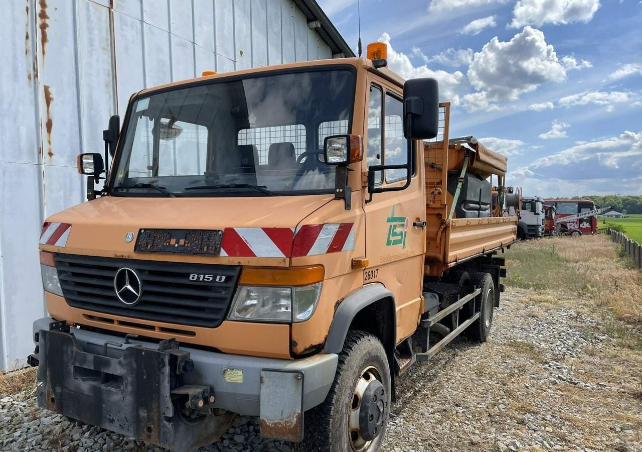 Mercedes-Benz Inny Mercedes-Benz Mercedes Vario 815 Wywrotka 4X4 2004 - Vozilo za čišćenje snega: slika 4 Mercedes-Benz Inny Mercedes-Benz Mercedes Vario 815 Wywrotka 4X4 2004 - Vozilo za čišćenje snega: slika 4