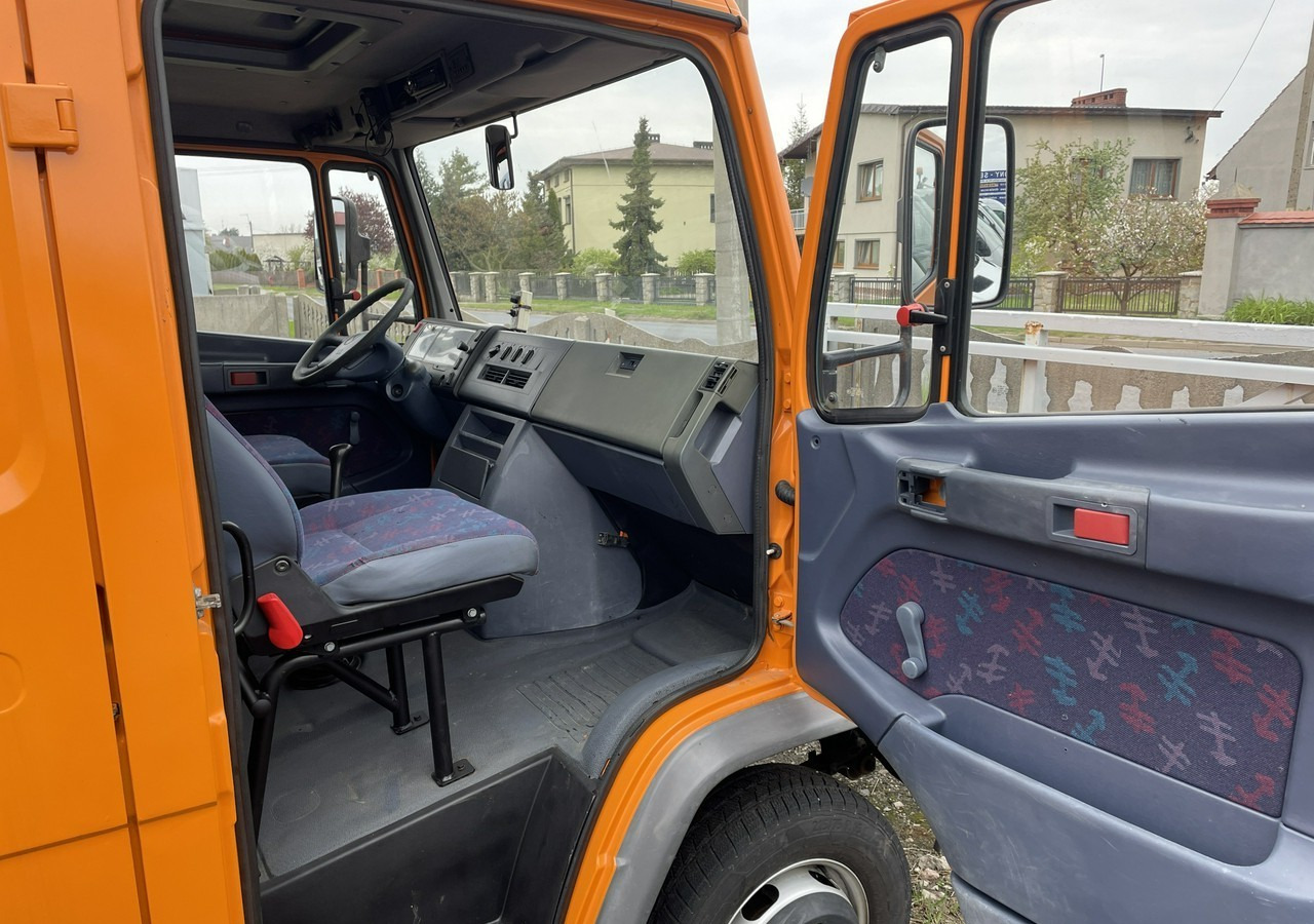 Mercedes-Benz Inny Mercedes-Benz Vario 614 Brygadówka skrzynia plandeka 6-oso doka dokka 2004 - Kamion sa ceradom: slika 3 Mercedes-Benz Inny Mercedes-Benz Vario 614 Brygadówka skrzynia plandeka 6-oso doka dokka 2004 - Kamion sa ceradom: slika 3