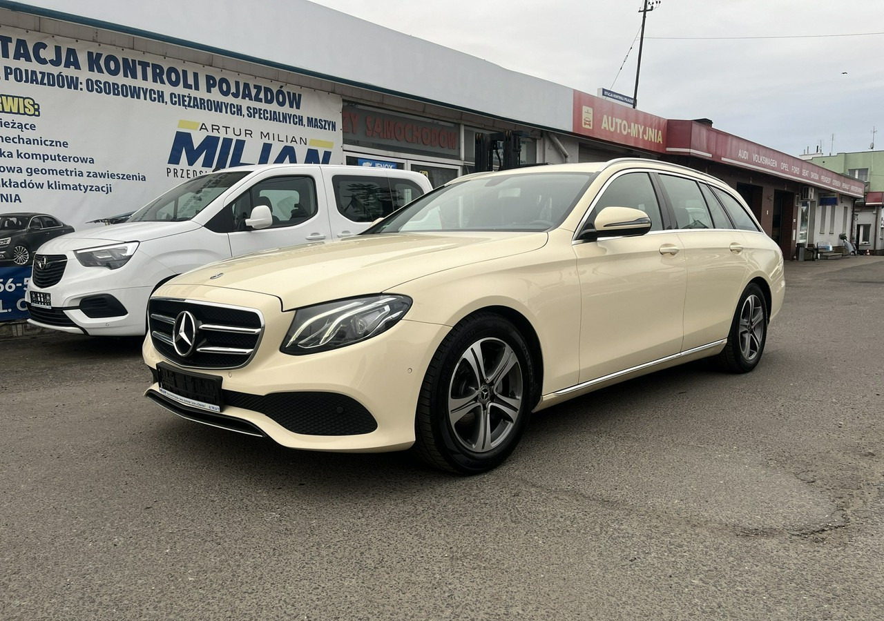Mercedes-Benz Klasa E E220d T 9G-tronic 197KM Navi FullLed Kamera Asystent Model 2020 FV 2 - Automobil: slika 1 Mercedes-Benz Klasa E E220d T 9G-tronic 197KM Navi FullLed Kamera Asystent Model 2020 FV 2 - Automobil: slika 1