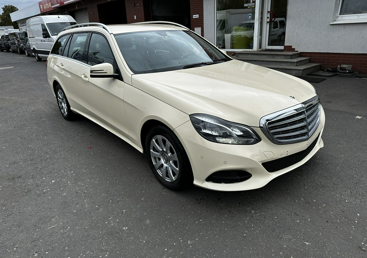 Mercedes-Benz Klasa E W212 E200 CDI Bluetec 7G-tronie 2015 LIFT Skóra FullLed ELEGANCE - Automobil: slika 1 Mercedes-Benz Klasa E W212 E200 CDI Bluetec 7G-tronie 2015 LIFT Skóra FullLed ELEGANCE - Automobil: slika 1