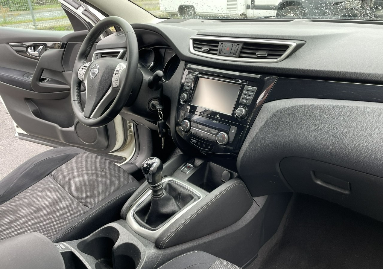 Nissan Qashqai II Nissan Qashqai 1.2 DIG-T Acenta Klimatronik Navi Kamera Model 2015 - SUVSUV: slika 3 Nissan Qashqai II Nissan Qashqai 1.2 DIG-T Acenta Klimatronik Navi Kamera Model 2015 - SUVSUV: slika 3