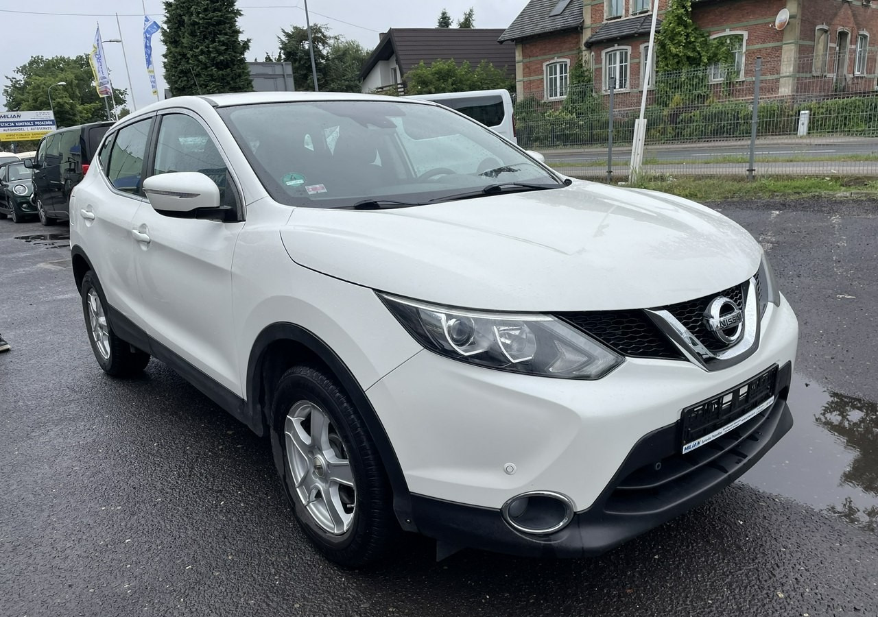 Nissan Qashqai II Nissan Qashqai 1.2 DIG-T Acenta Klimatronik Navi Kamera Model 2015 - SUVSUV: slika 1 Nissan Qashqai II Nissan Qashqai 1.2 DIG-T Acenta Klimatronik Navi Kamera Model 2015 - SUVSUV: slika 1