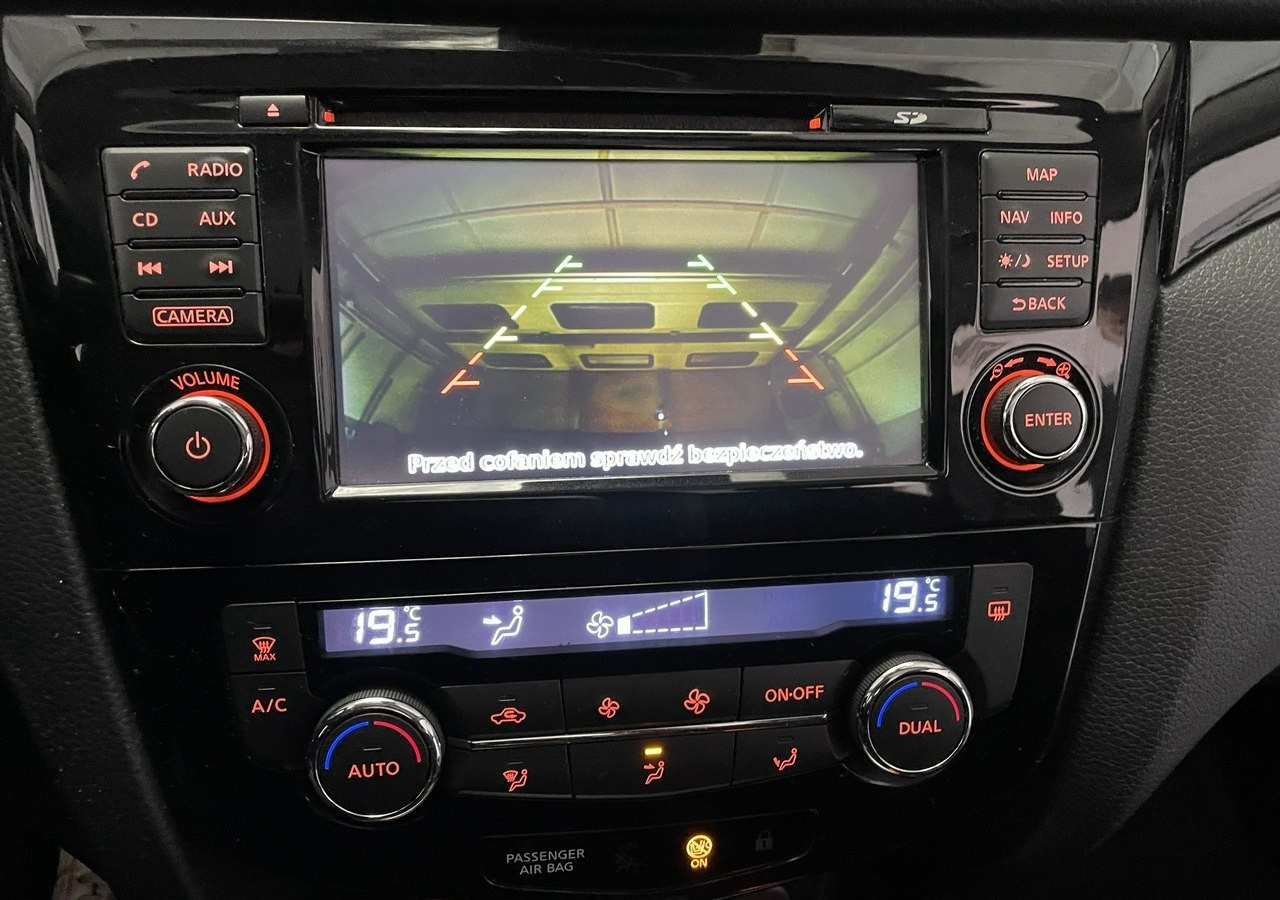 Nissan Qashqai II Nissan Qashqai 1.2 DIG-T Acenta Klimatronik Navi Kamera Model 2015 - SUVSUV: slika 5 Nissan Qashqai II Nissan Qashqai 1.2 DIG-T Acenta Klimatronik Navi Kamera Model 2015 - SUVSUV: slika 5