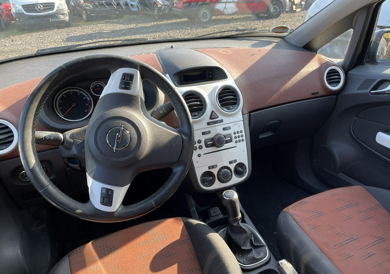 Opel Corsa D Corsa 1.4-87 KM Klima 2011 - Hečbek: slika 4 Opel Corsa D Corsa 1.4-87 KM Klima 2011 - Hečbek: slika 4
