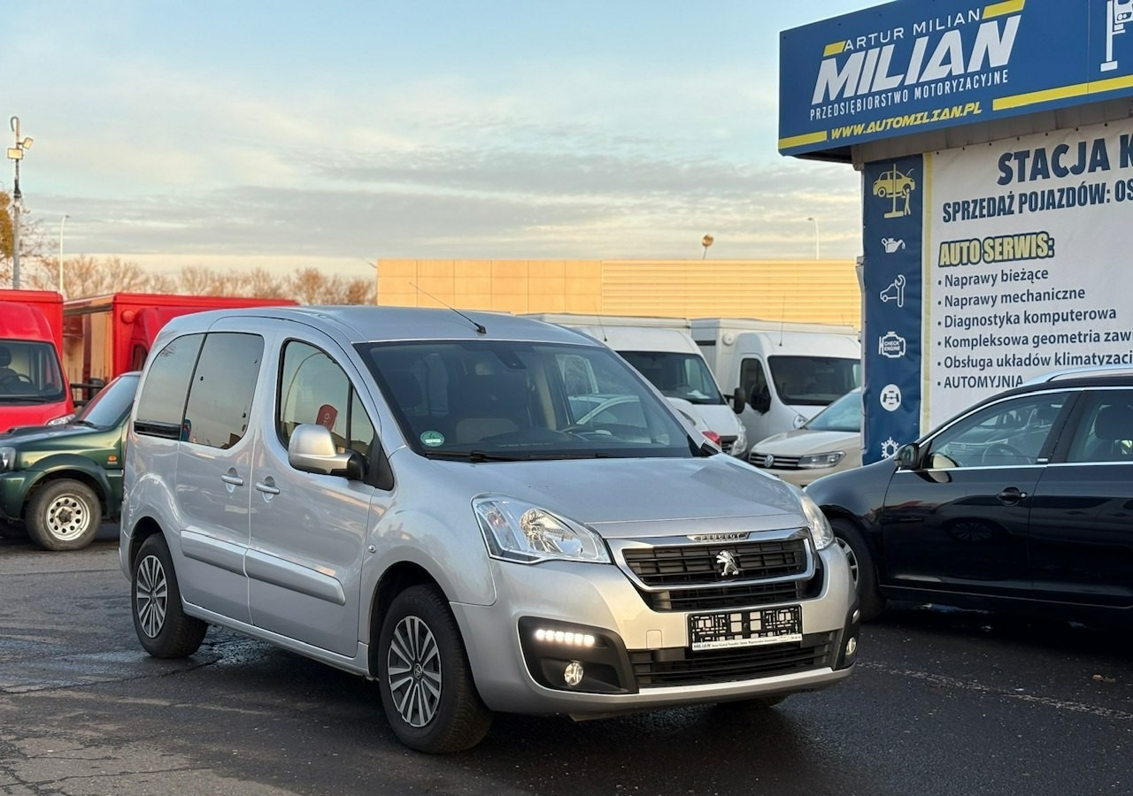 Peugeot Partner II Partner Tepee 1.6 HDI 120KM Family Klimatronik 2xDrzwi 2016 - Karavan: slika 1 Peugeot Partner II Partner Tepee 1.6 HDI 120KM Family Klimatronik 2xDrzwi 2016 - Karavan: slika 1