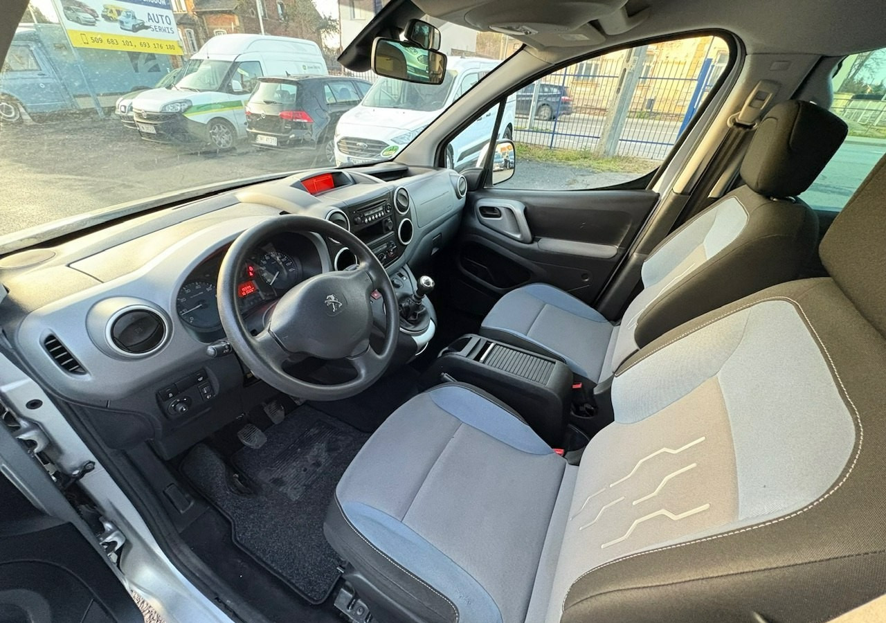 Karavan Peugeot Partner II Partner Tepee 1.6 HDI 120KM Family Klimatronik 2xDrzwi 2016: slika 17