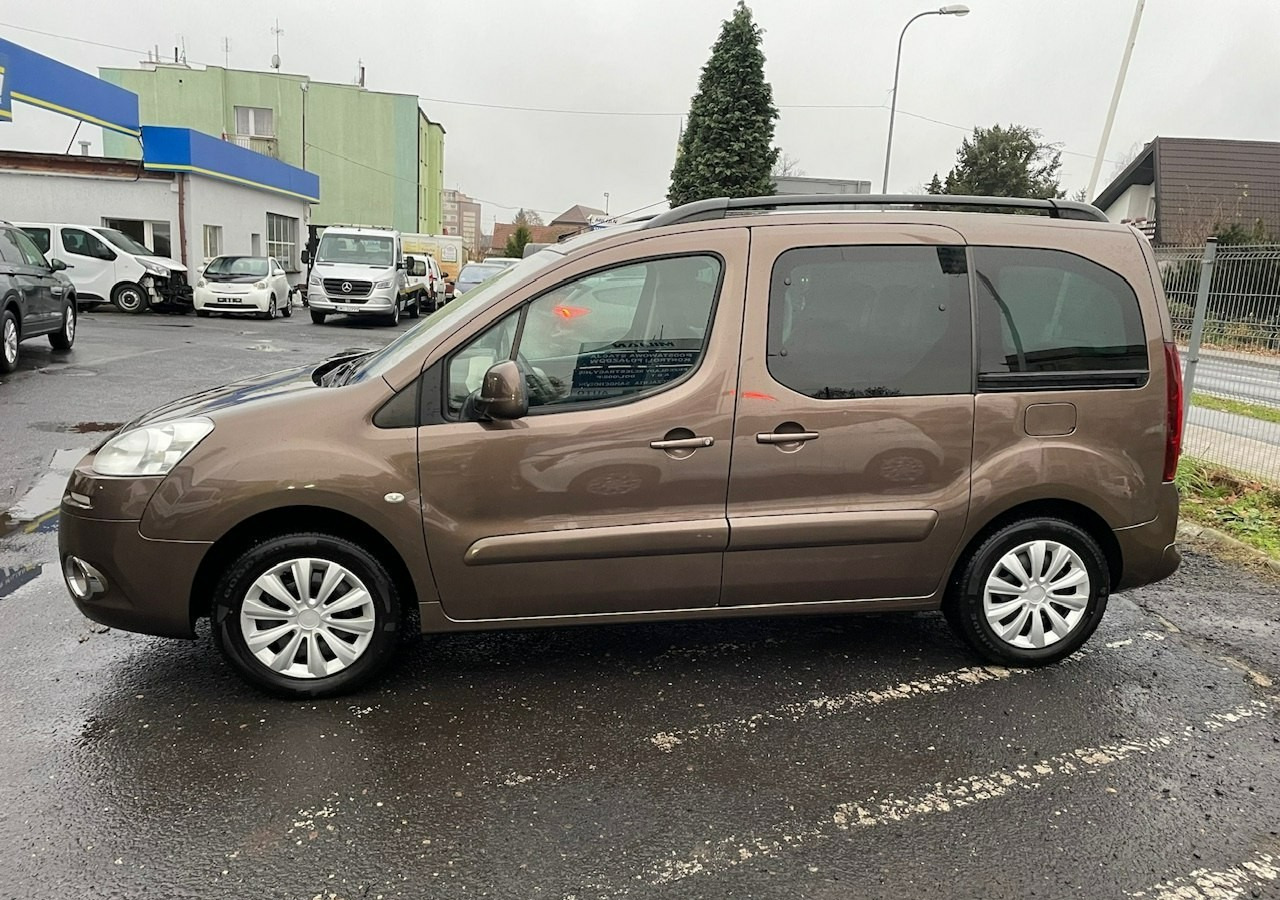 Peugeot Partner II Peugeot Partner Tepee 1.6 VTi 120KM Family Model 2013 - Karavan: slika 2 Peugeot Partner II Peugeot Partner Tepee 1.6 VTi 120KM Family Model 2013 - Karavan: slika 2